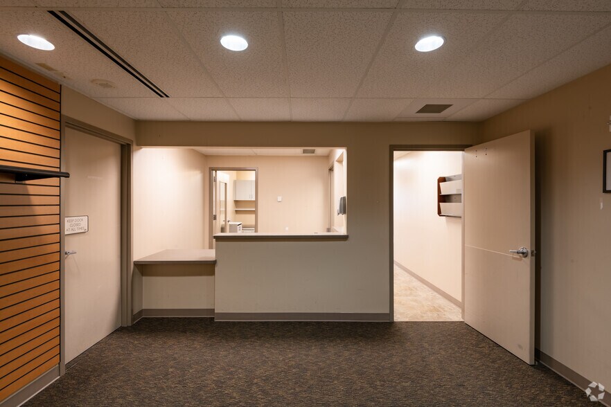 More Photos Of 550 17th Ave, Seattle Unknown For Lease