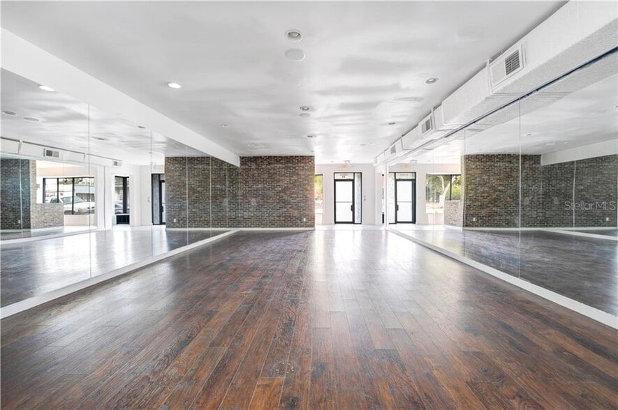 More Photos Of 1313 Edgewater Dr, Orlando Storefront For Lease