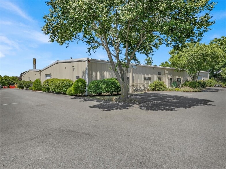 Primary Photo Of 10 Rainbow Ter, Danvers Warehouse For Lease
