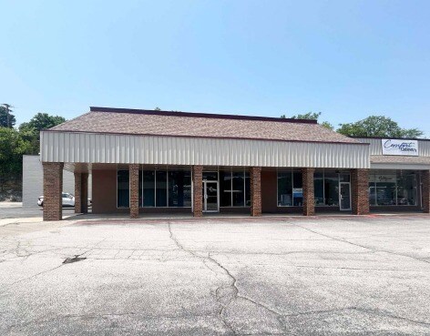 More Photos Of 400-420 N Main St, De Soto General Retail For Lease