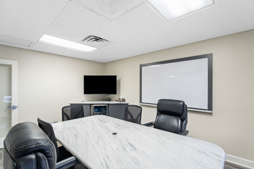 More Photos Of 6241 Arc Way, Fort Myers Office For Sale