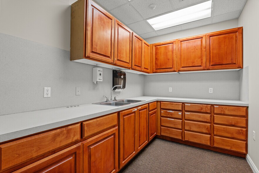 More Photos Of 411-423 N Orem Blvd, Orem Medical For Lease