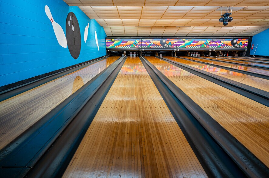 More Photos Of 675 Grant St, Winneconne Bowling Alley For Sale