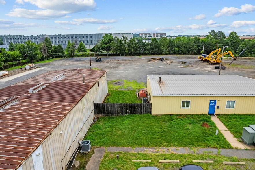 More Photos Of 9701 Hornbaker Rd, Manassas Flex For Lease