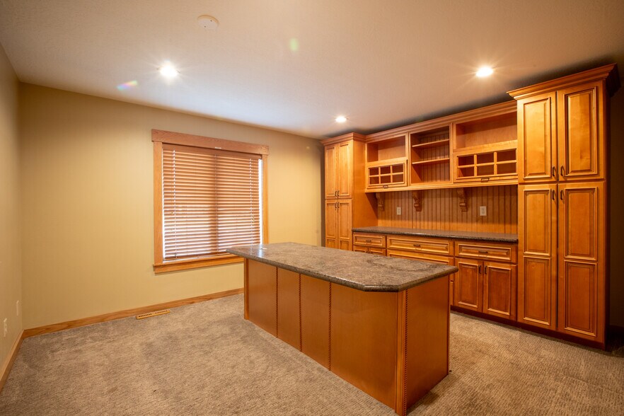 More Photos Of 1411 W Dakota Pkwy, Williston Office For Lease