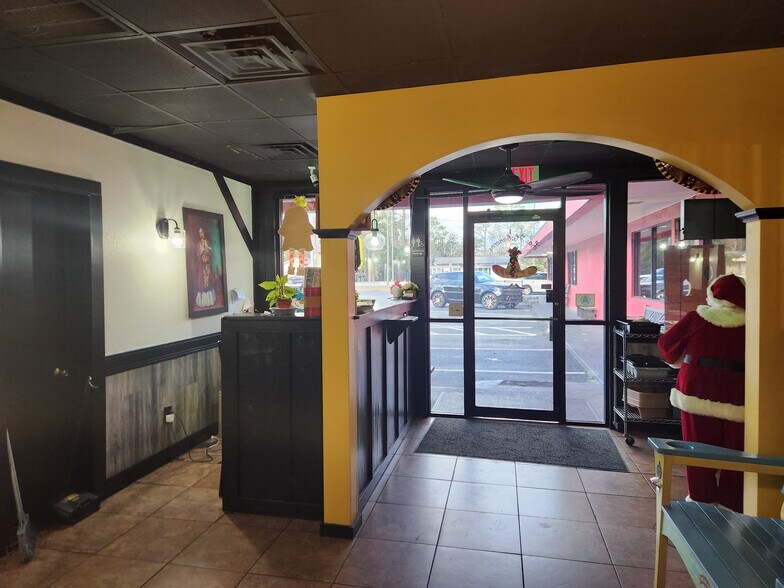 More Photos Of 1417 S First St, Jesup Restaurant For Sale