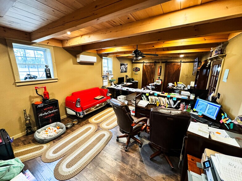 More Photos Of 4 Nora Ln, Pomfret Warehouse For Sale