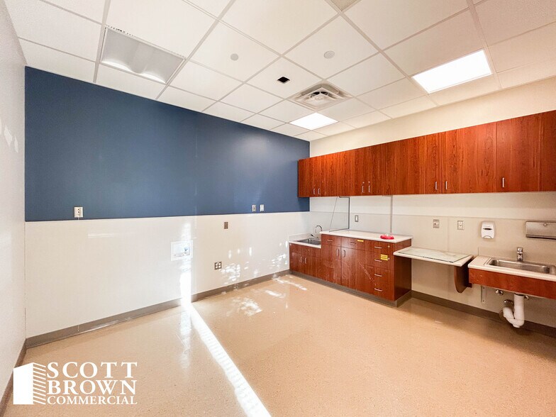 More Photos Of 2700 Village Pky, Highland Village Office For Lease