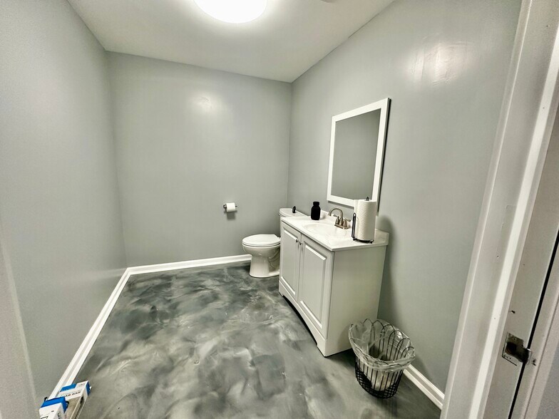 More Photos Of 550 Main St, Bethlehem Service For Lease