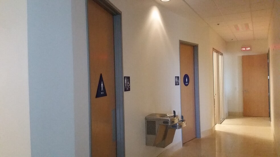 More Photos Of 1467 W Fairway Dr, Santa Maria Office For Lease