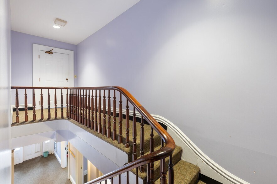 More Photos Of 1 Main St, Hartford Office Residential For Sale