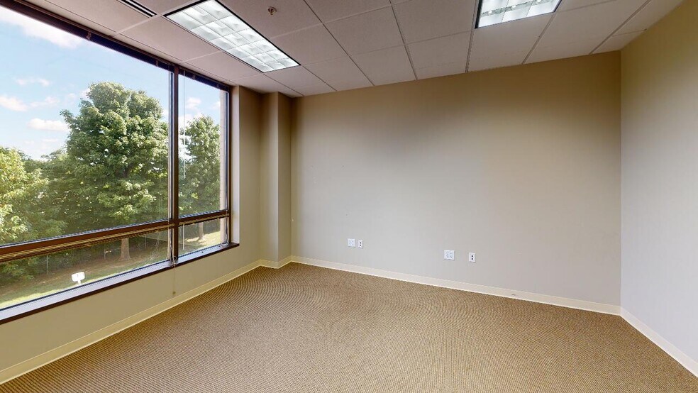 More Photos Of 3610 River Crossing Pky, Indianapolis Office For Lease