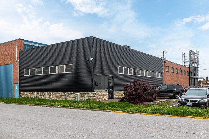 More Photos Of 20 W 14th Ave, North Kansas City Warehouse For Lease