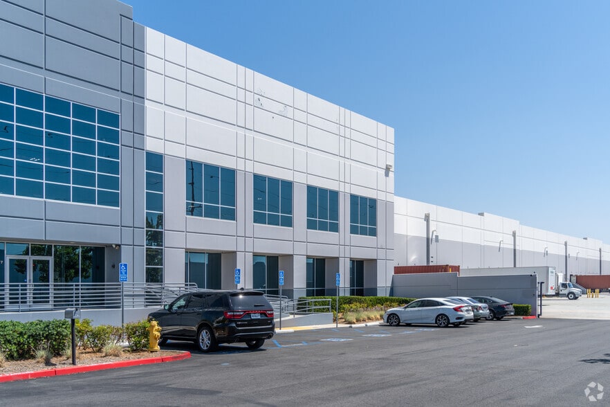 More Photos Of 2358 Cottonwood Ave, Riverside Warehouse For Lease