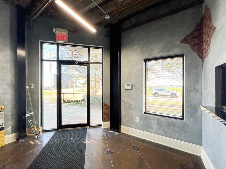 More Photos Of 2201 Greenwood St, Kenner Flex For Sale