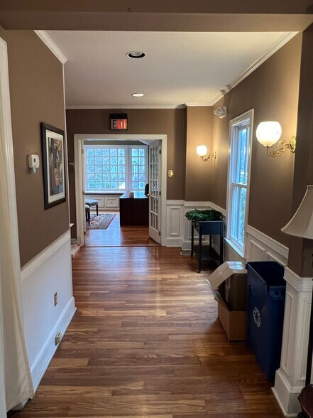 More Photos Of 18 Kings Hwy W, Haddonfield Office For Lease