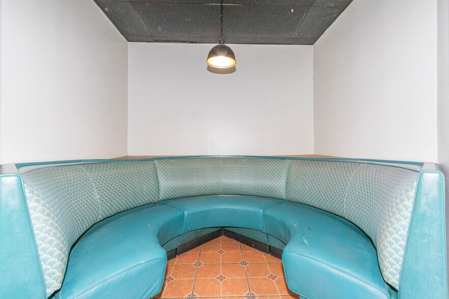 More Photos Of 1704-1710 W Main St, Central Restaurant For Lease