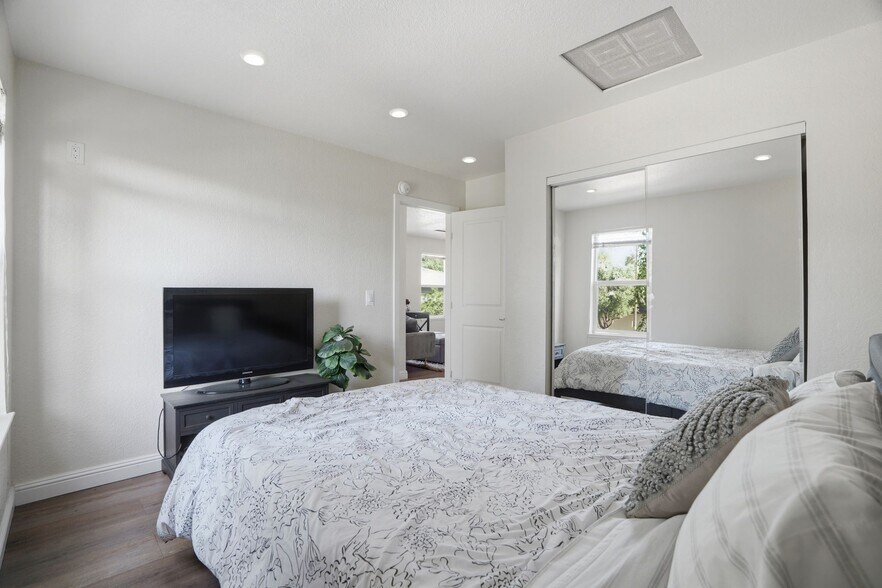 More Photos Of 1131 Luchessi Dr, San Jose Office Residential For Sale
