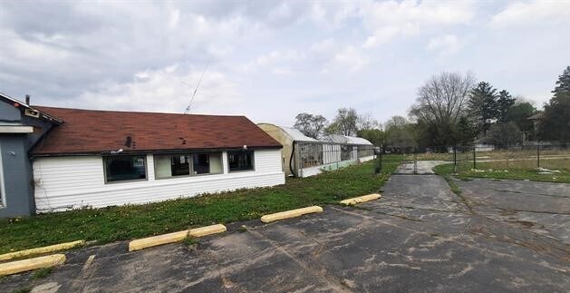 More Photos Of 1958 Brockway St, Saginaw Storefront For Sale