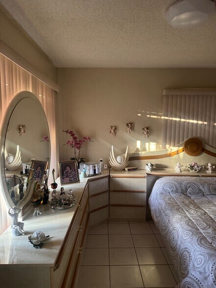 More Photos Of 410 Fischer St, Glendale Apartments For Sale