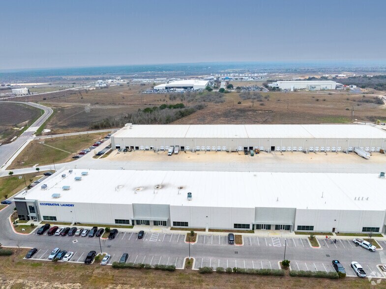 More Photos Of 912 Flustern Rd, San Marcos Distribution For Lease