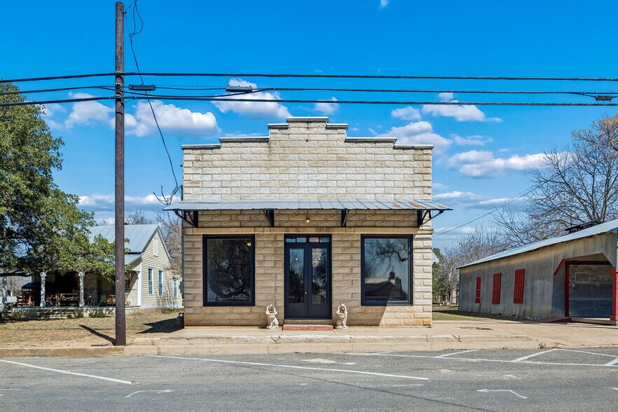 Primary Photo Of 606 High St, Comfort Storefront For Sale