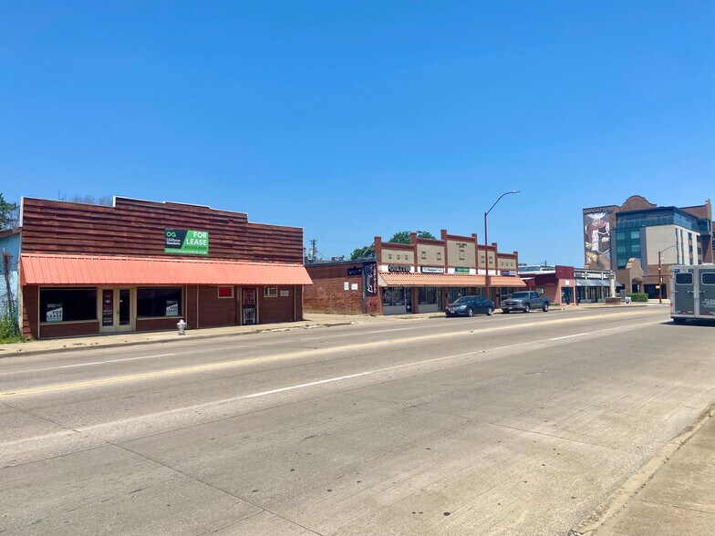 More Photos Of 2225 N Main St, Fort Worth Storefront For Lease