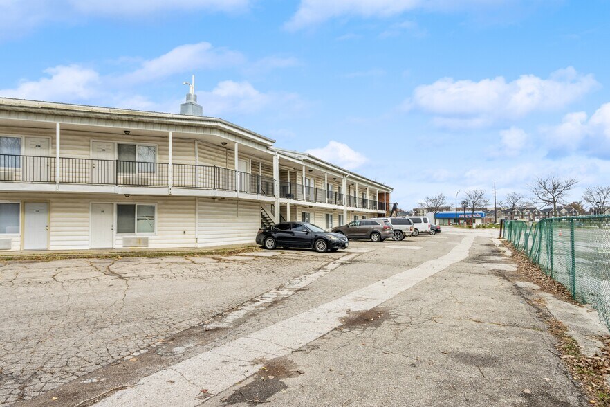 More Photos Of 320 2nd St, Coralville Office For Sale