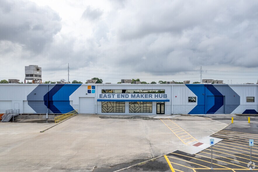 More Photos Of 6501 Navigation Blvd, Houston Manufacturing For Lease
