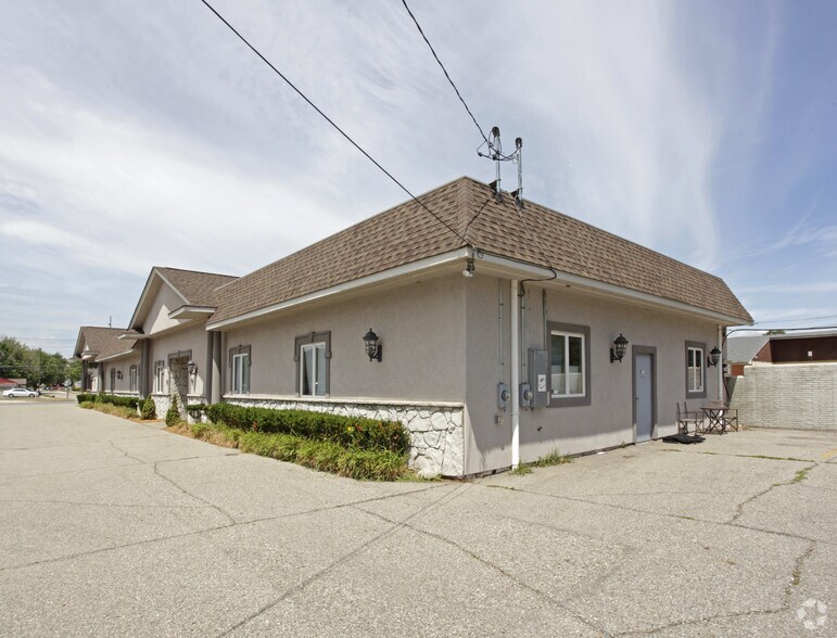 More Photos Of 29820 Harper Ave, Saint Clair Shores Freestanding For Sale