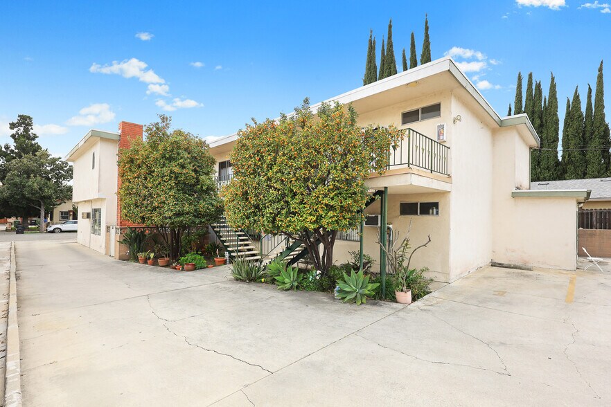 More Photos Of 2233 Addison Way, Los Angeles Apartments For Sale