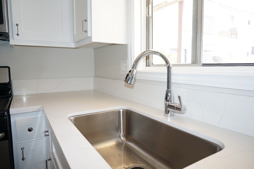 More Photos Of 4104-4108 E 7th St, Long Beach Multifamily For Sale