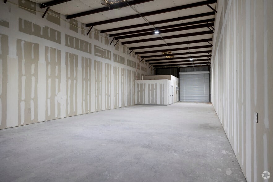 More Photos Of 130 Mitchell Rd, Houston Unknown For Lease