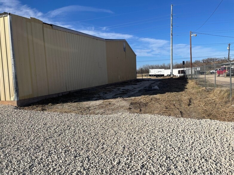 More Photos Of 2925 E US Highway 80, Abilene Warehouse For Lease