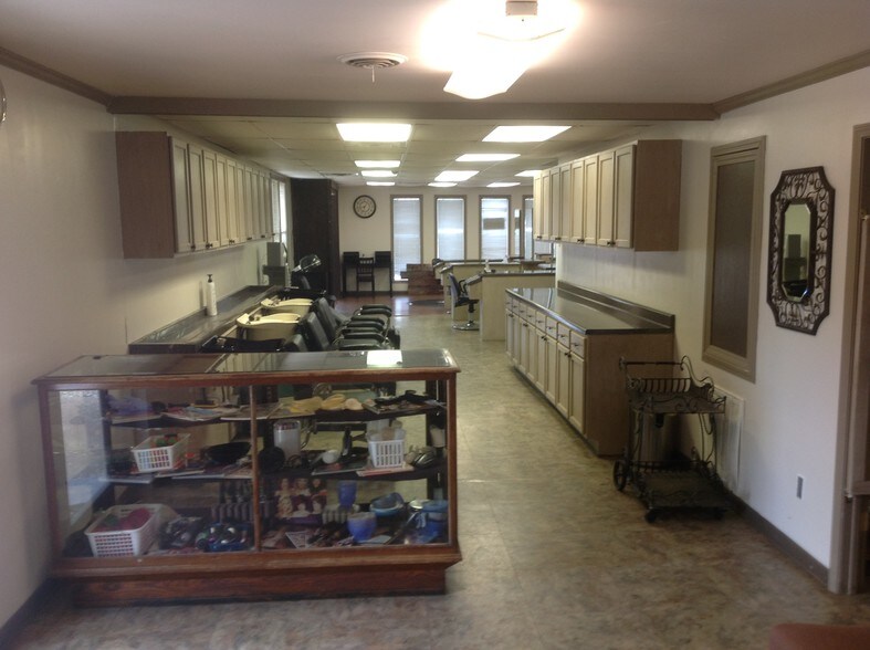 More Photos Of 1906 W Main St, Tupelo Storefront Retail Office For Sale