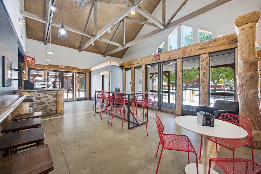 More Photos Of 28400 Stallion Springs Dr, Tehachapi Sports And Entertainment For Lease