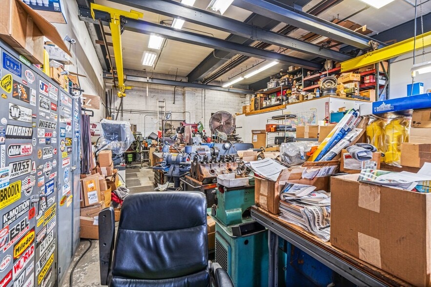 More Photos Of 75 Windsor Ave, Mineola Warehouse For Sale