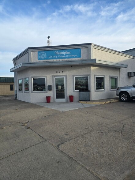Primary Photo Of 805 W Main St, Sterling Auto Repair For Sale