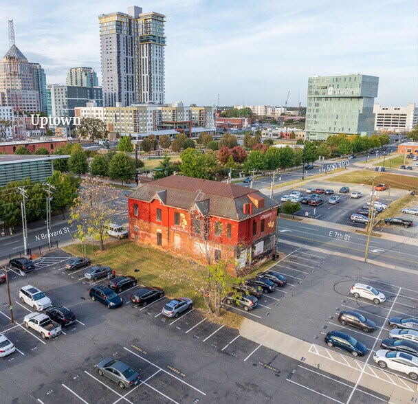 More Photos Of 328 N Brevard St, Charlotte General Retail For Sale