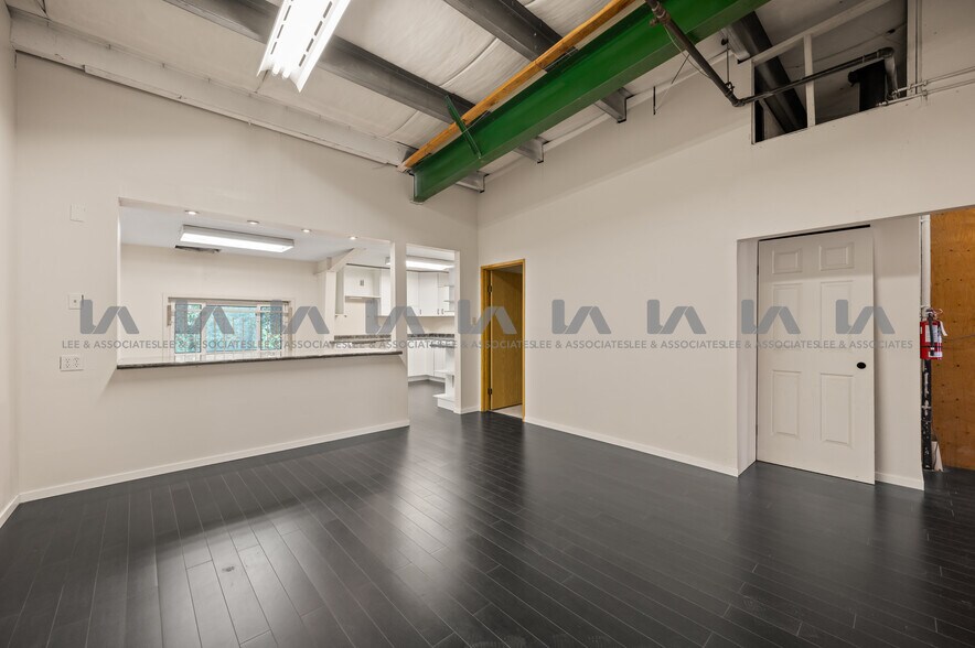 More Photos Of 2727 Dixon St, Port Coquitlam Industrial For Sale