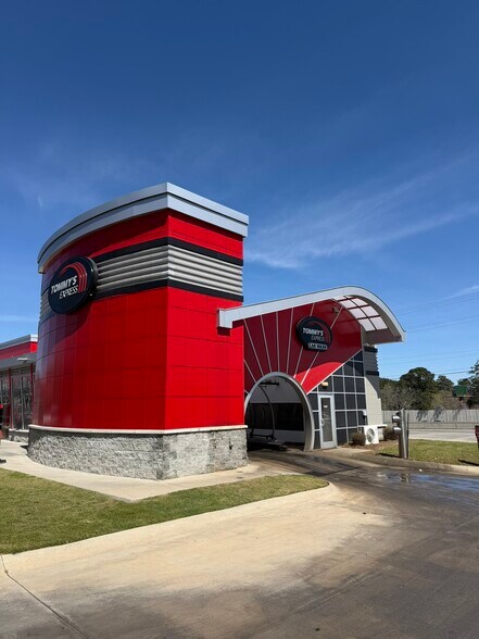 More Photos Of 2772 Riverside Dr, Macon-Bibb Carwash For Sale