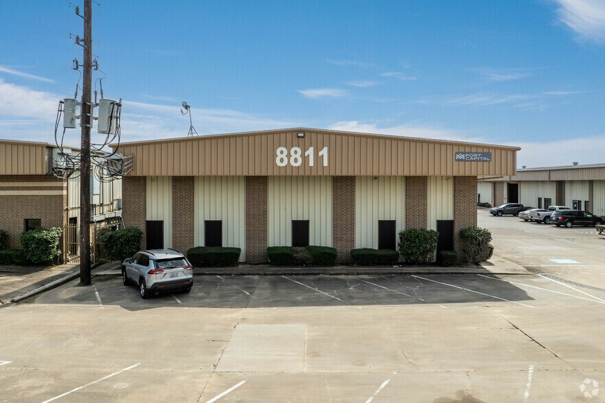 More Photos Of 8807-8815 Emmott Rd, Houston Unknown For Lease