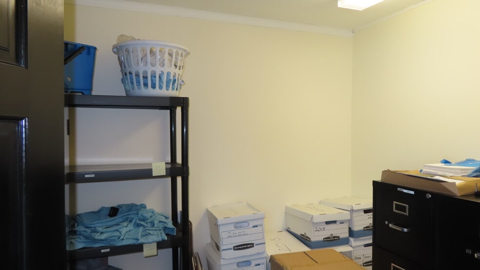 More Photos Of 108 Grant Ave, Plainfield Light Distribution For Lease