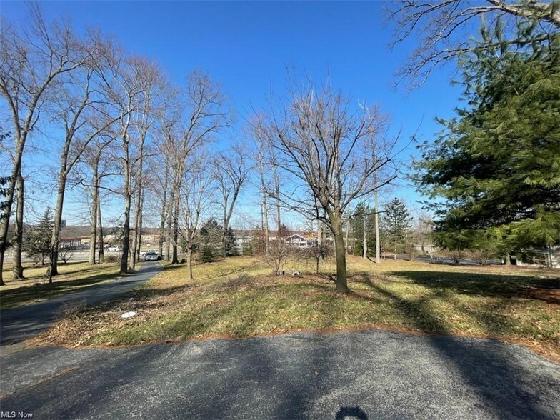 More Photos Of 1023 Niles Cortland Rd SE, Warren Office For Sale