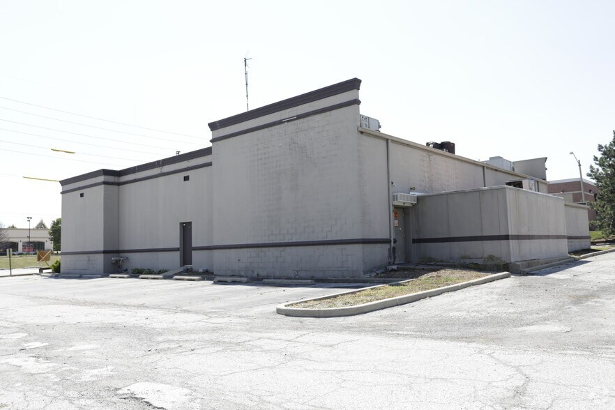 More Photos Of 903 Iaa Dr, Bloomington General Retail For Sale