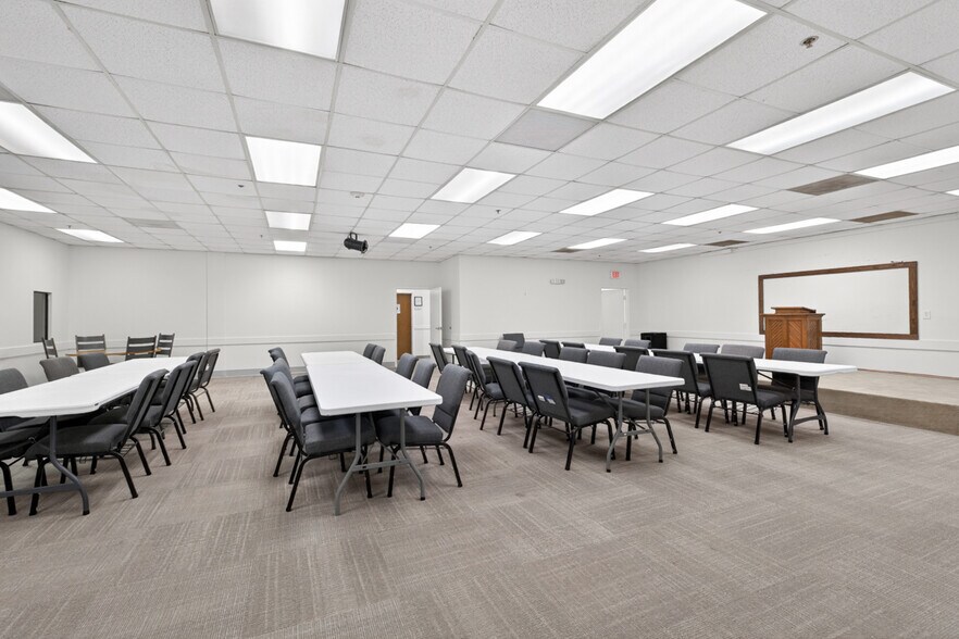 More Photos Of 3005 Lenora Church Rd, Snellville Office For Sale