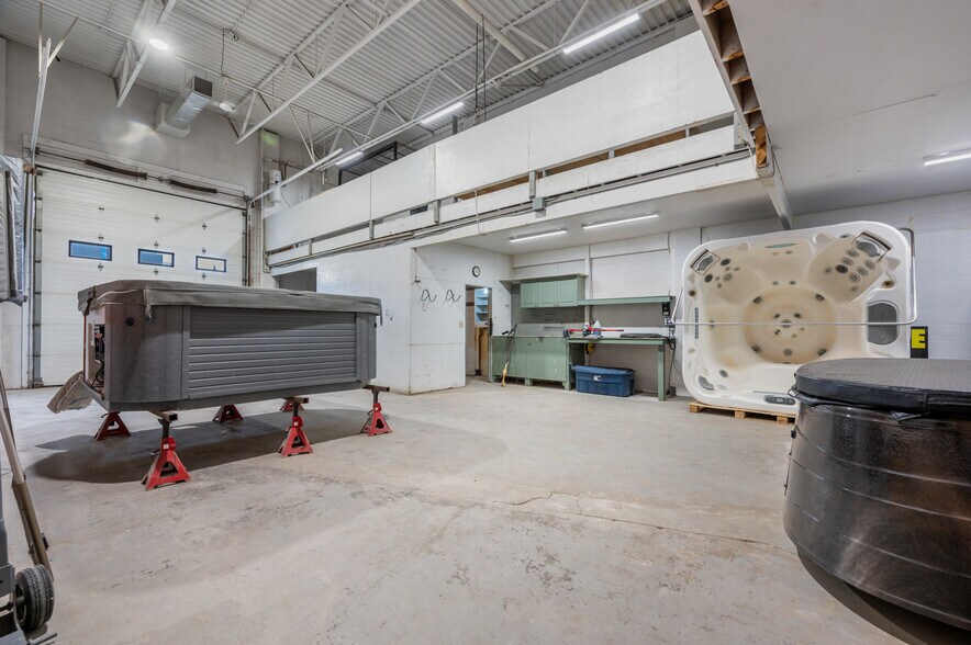 More Photos Of 4116 64 Av SE, Calgary Industrial For Sale