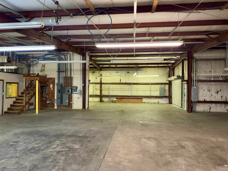 More Photos Of 3885 N Palafox Hwy, Pensacola Warehouse For Sale