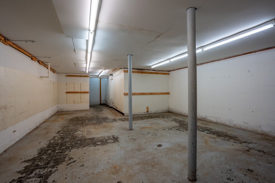 More Photos Of 250-252 Xenia Ave, Yellow Springs Storefront Retail Residential For Sale