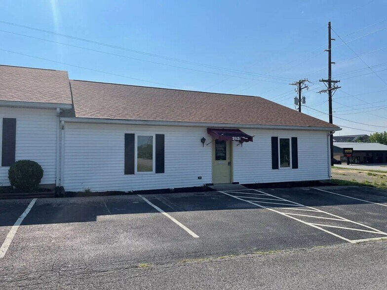 Primary Photo Of 2031 Midland Trl, Shelbyville Office For Lease